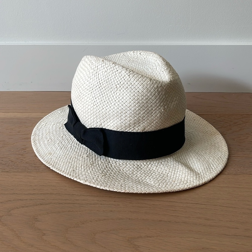 SAKS FIFTH AVENUE STRAW FEDORA w/ Black Band
